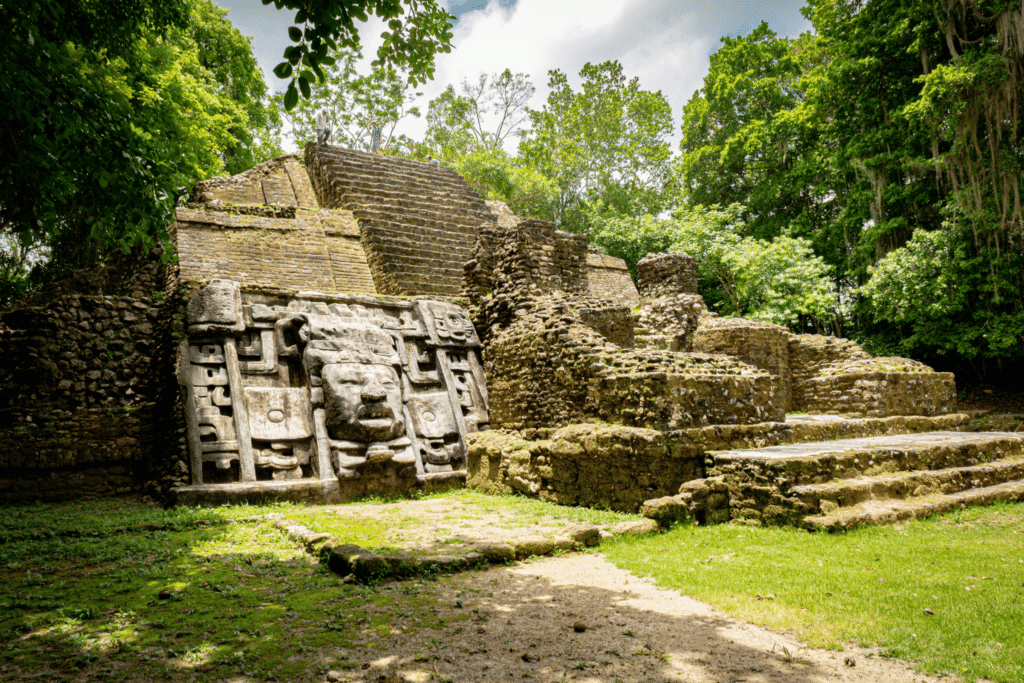 Lamanai and Caracol ruins